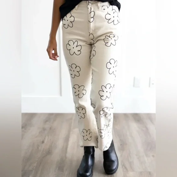 🌼 Size X-Small Cream Colored Straight Leg Pants With A Black Floral Print - Picture 6 of 9